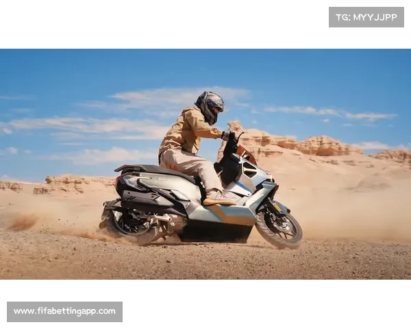 特写：摩托车手陷入中国大海道流沙险境 徒步求援无后援组协助