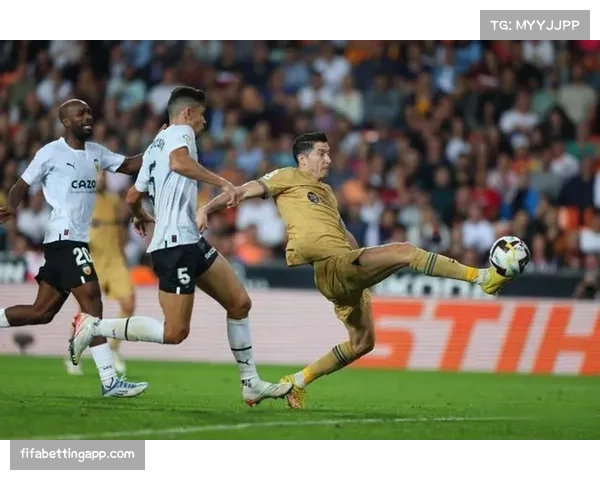 莱万头球绝杀显威力 巴萨锋线拥有多种武器 莱万头球绝杀显威力 巴萨锋线拥有多种武器